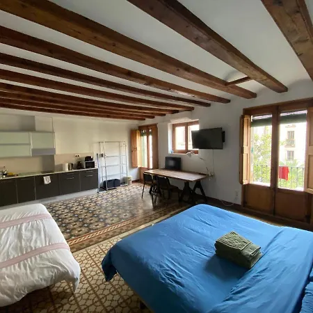 Lovely 2-bed In Barcelonas Location Apartment