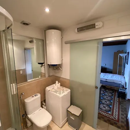Lovely 2-bed In Barcelonas Location * Barcelona