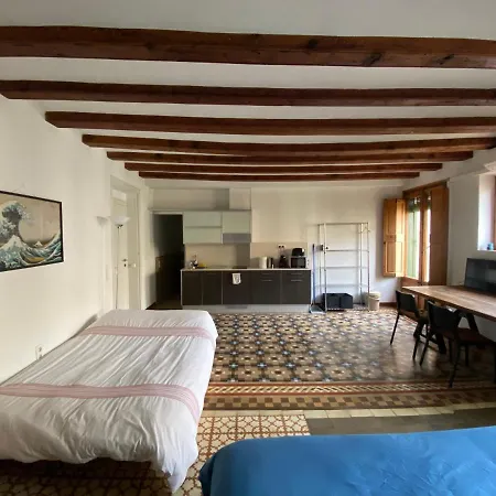 Apartment Lovely 2-bed In Barcelonas Location *