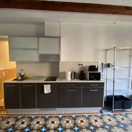 Lovely 2-bed In Barcelonas Location Apartment *