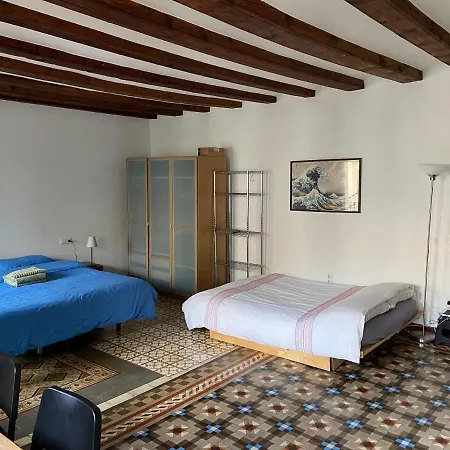 Apartment Lovely 2-bed In Barcelonas Location *