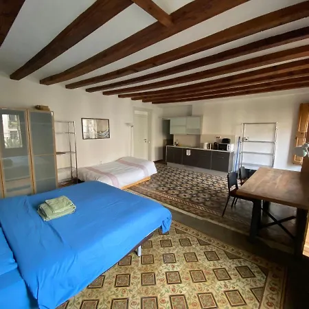 Lovely 2-bed In Barcelonas Location Apartment Barcelona