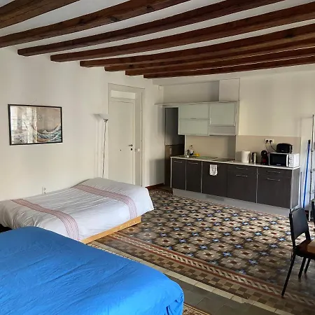 Lovely 2-bed In Barcelonas Location Apartment Barcelona